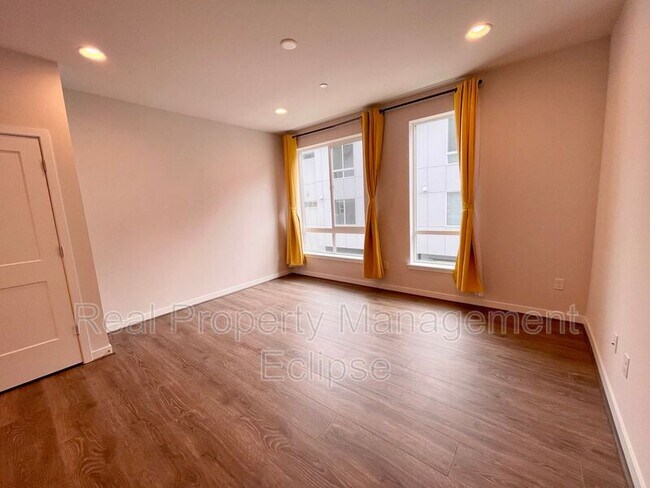 Building Photo - 10938 NE 189th St