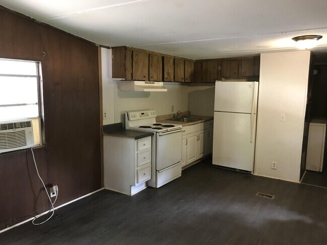 Building Photo - 6698 Skyview Dr SE