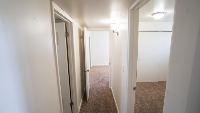 Building Photo - 5558 S Somerset Way