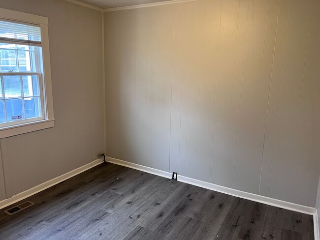Building Photo - Cute 3 bedroom, 1 bath in Madison