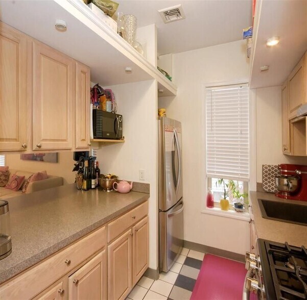 Building Photo - 56 Market St