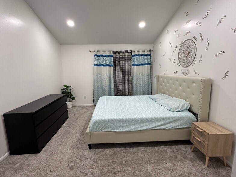 Building Photo - 403 Harvest Ln