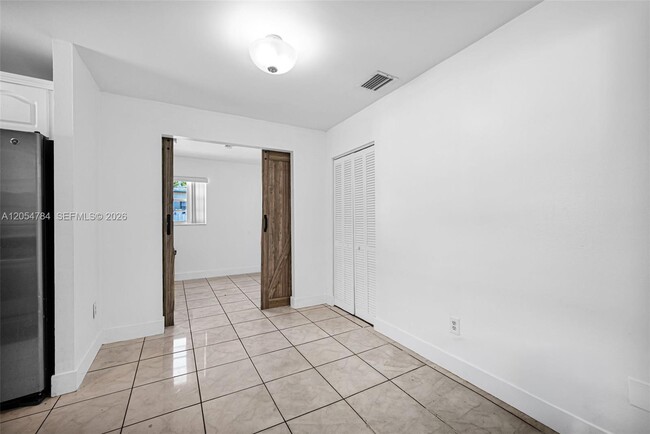 Building Photo - 3233 SW 25th St