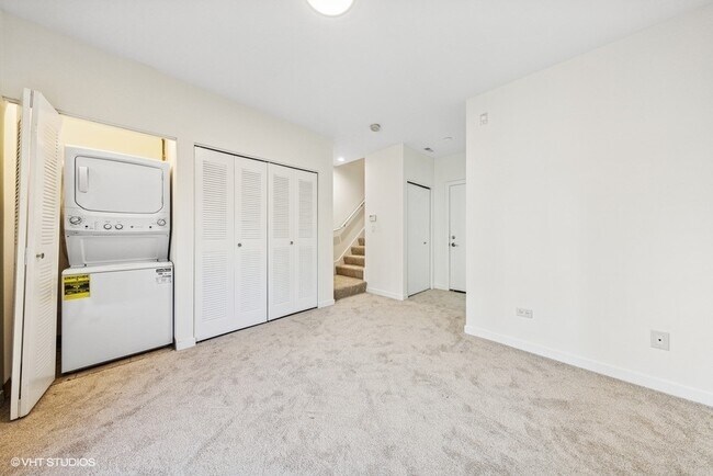 Building Photo - 1707 W Diversey Pkwy