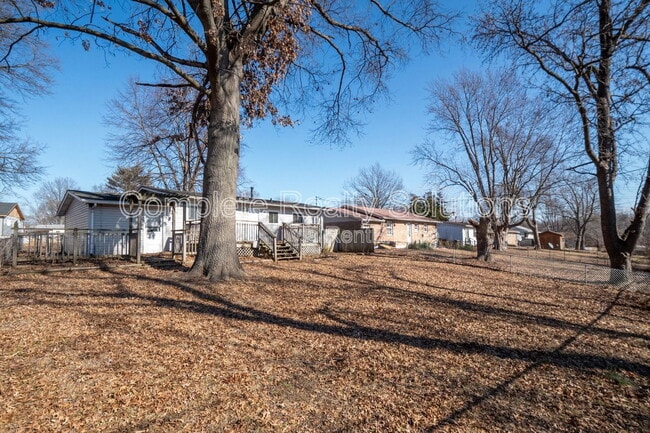 Building Photo - 1324 Columbus Dr