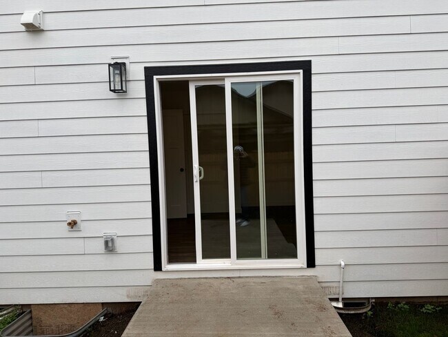 Building Photo - Brand new 3 bedroom 3 full bath townhouse in Thurston! MOVE IN SPECIAL!