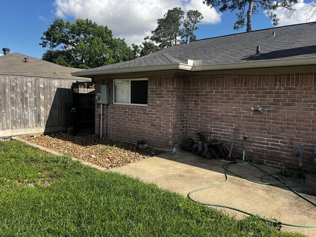 Building Photo - 12418 Plumbrook Dr
