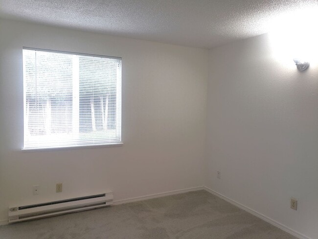 Building Photo - Great duplex in Gresham! rentalsc21.com