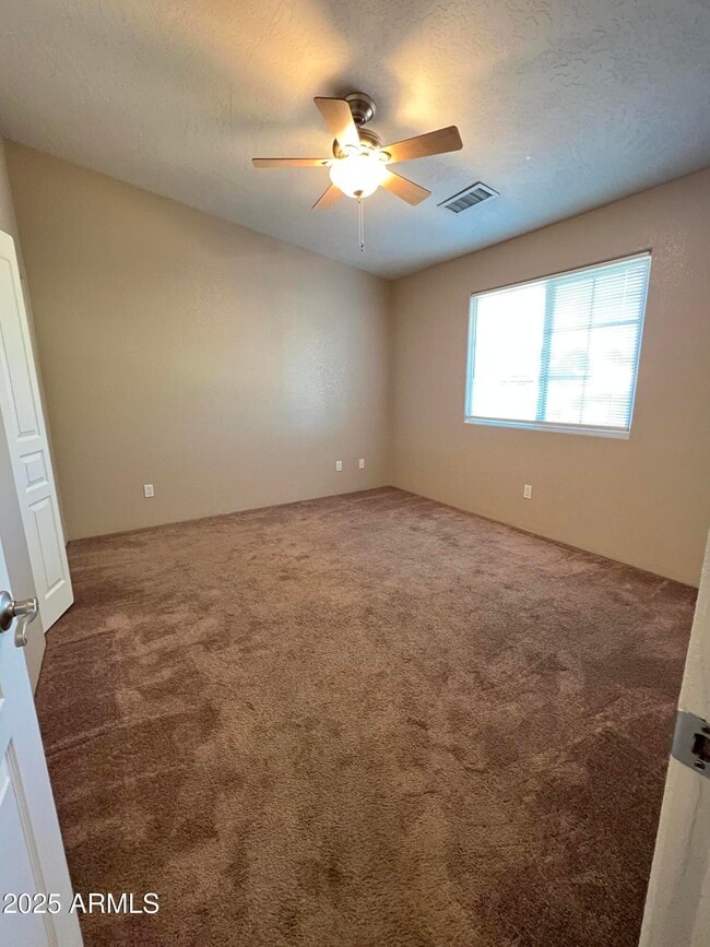 Building Photo - 1225 E Elm St