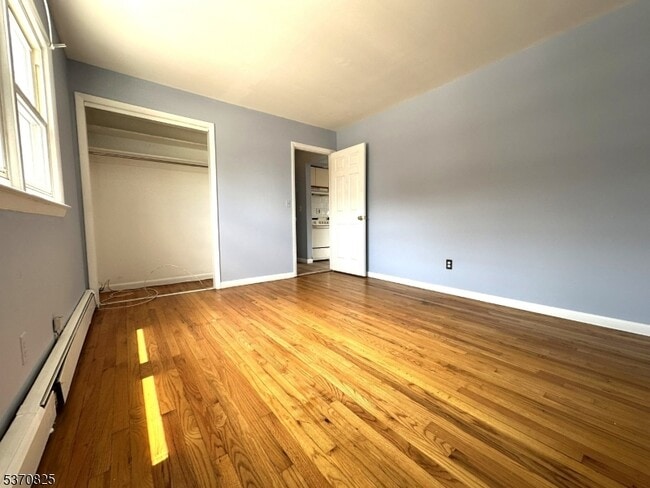 Building Photo - 87 N Beverwyck Rd
