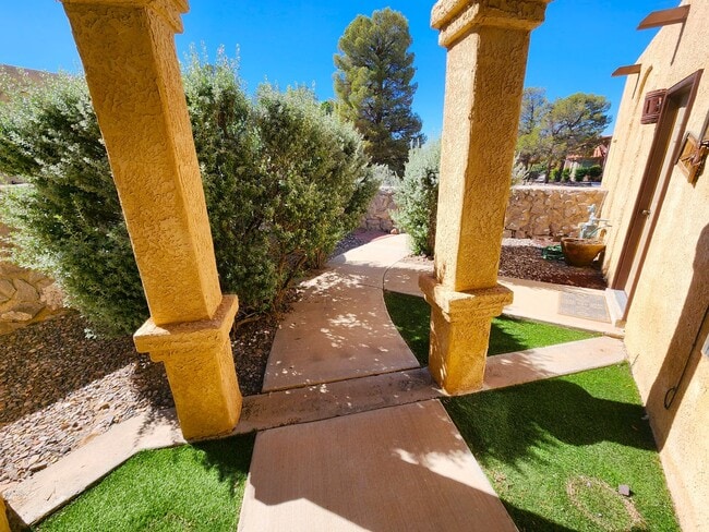 Building Photo - 2050 Pinecone Way