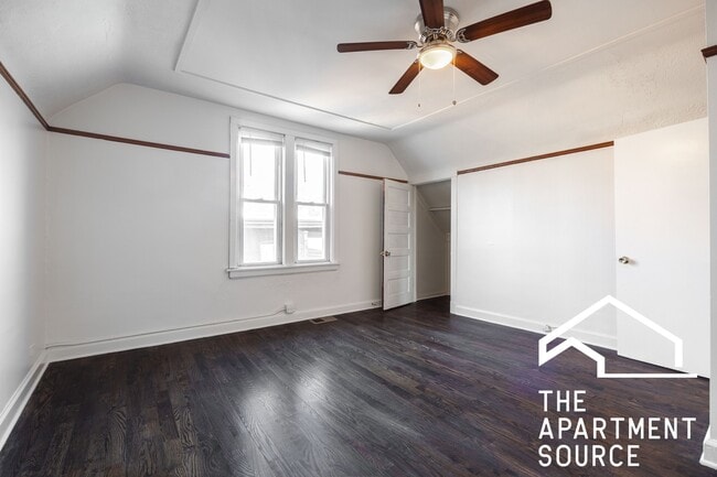 Building Photo - 3135 N Oakley Ave