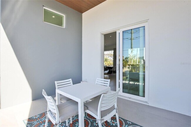 Building Photo - 3939 Higel Ave