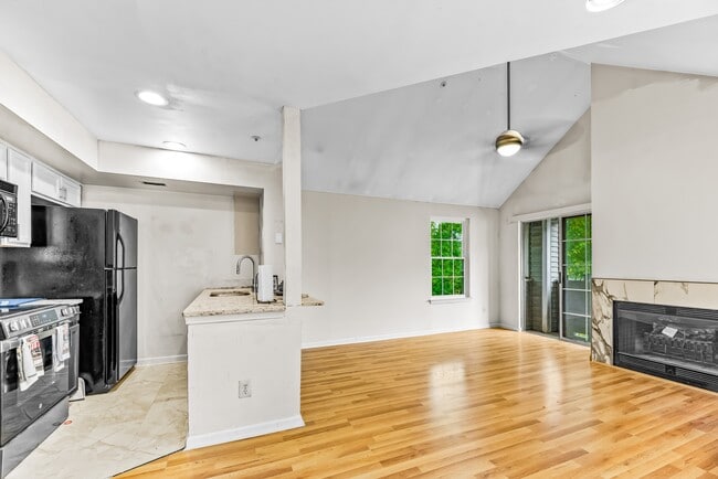 Building Photo - 13570 Lord Sterling Pl