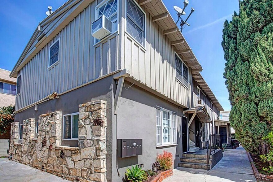 Building Photo - 1532 S Bundy Dr