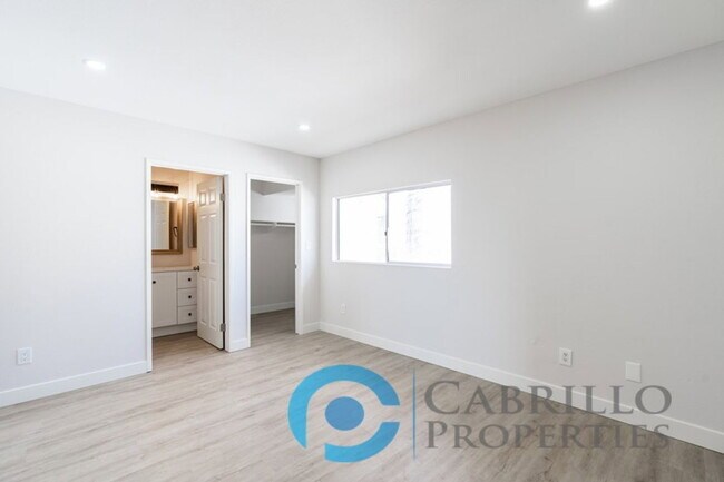 Building Photo - 4776 Bancroft St