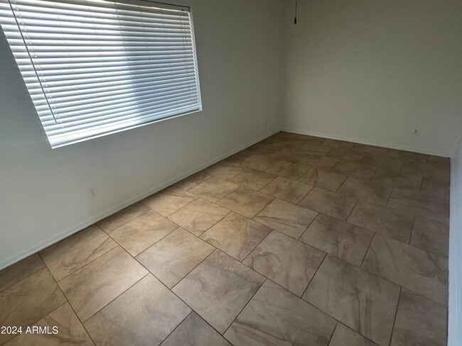 Building Photo - 491 E San Pedro Ave