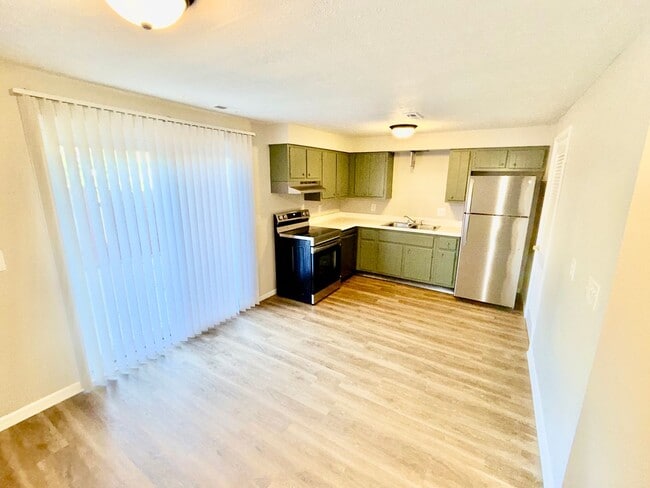 Building Photo - 815 Clareridge Ln