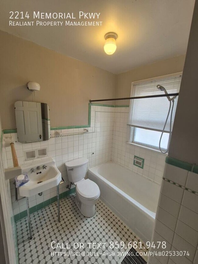 Building Photo - 2214 Memorial Pkwy