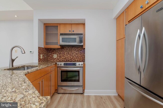 Building Photo - 675 S President St