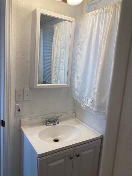 Building Photo - 1522 S 6th St