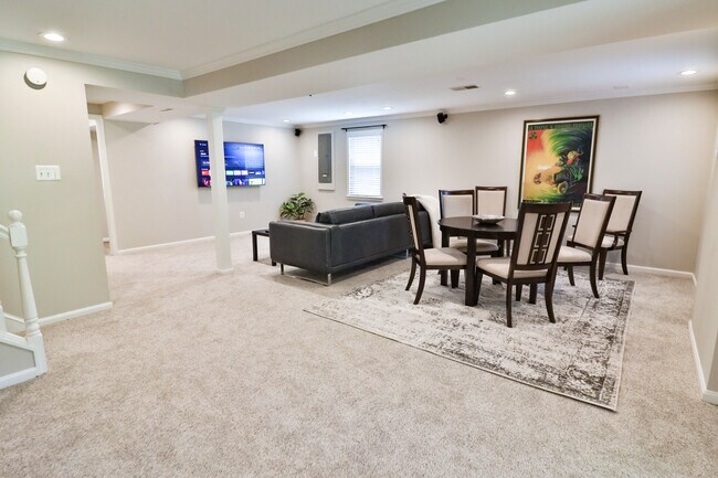 Building Photo - 9633 Cinnamon Creek Dr