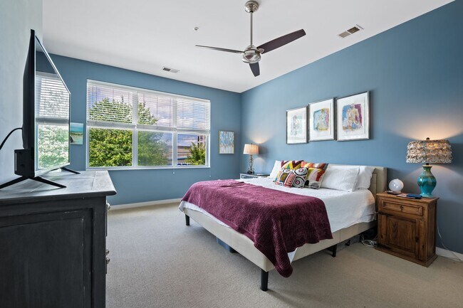Building Photo - Price Reduced! Downtown Durham 1bd/1ba Corner-Unit Condo with On-Site Personal 1-Car Garage!