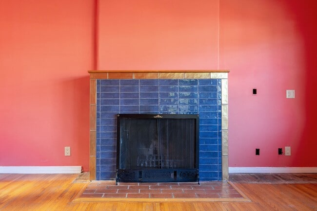 Building Photo - Vibrant 2b2b Franklin Hills / Los Feliz Home - Huge Private Grass  Yard - Central HVAC