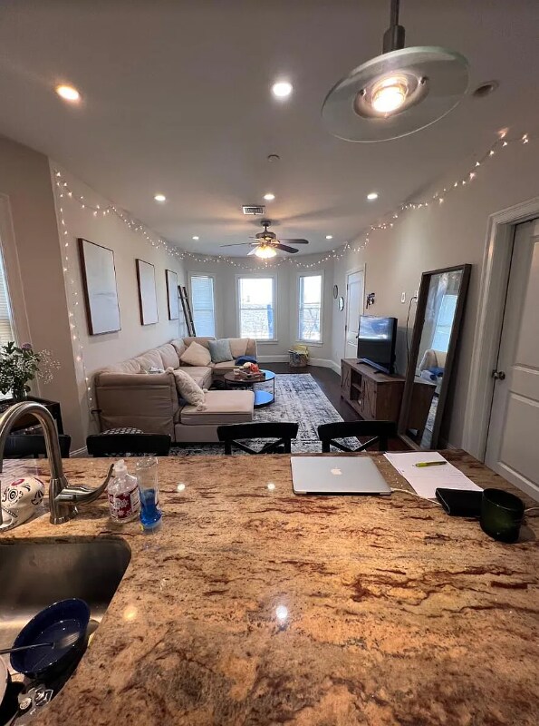 Building Photo - 5 Sudan St