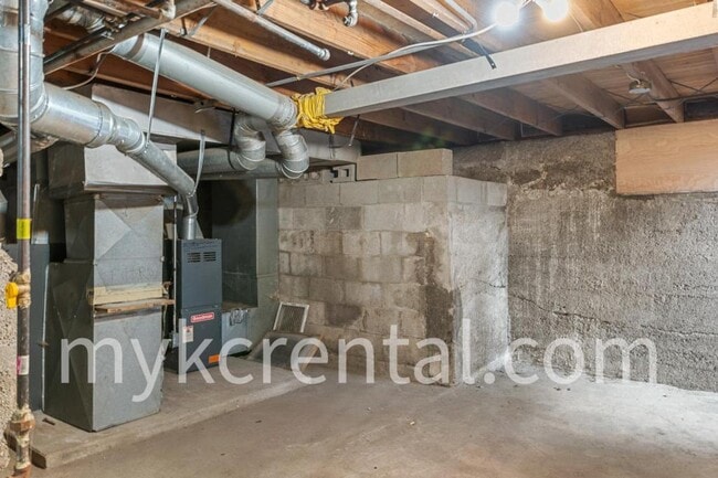 Building Photo - 1129 Hasbrook Ave