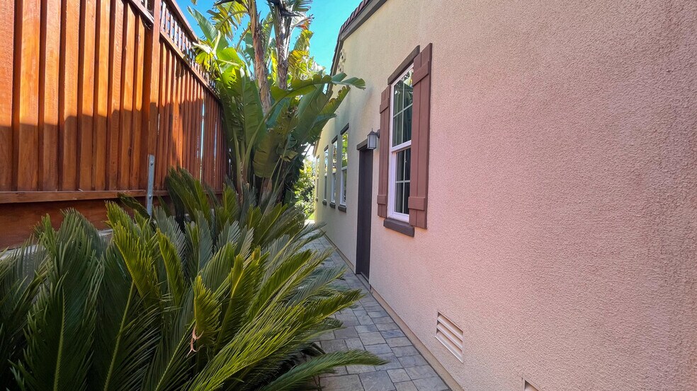 Right Side yard #1 - 297 Drummond Dr