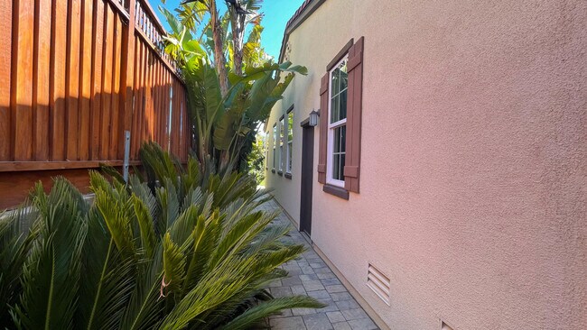 Right Side yard #1 - 297 Drummond Dr