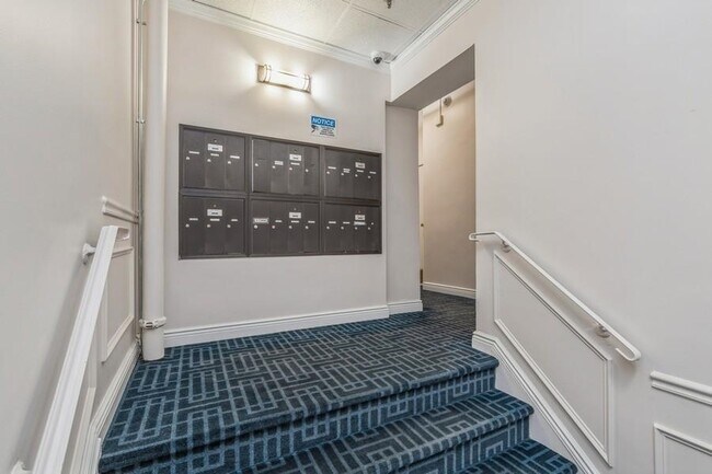 Building Photo - 263 10th St