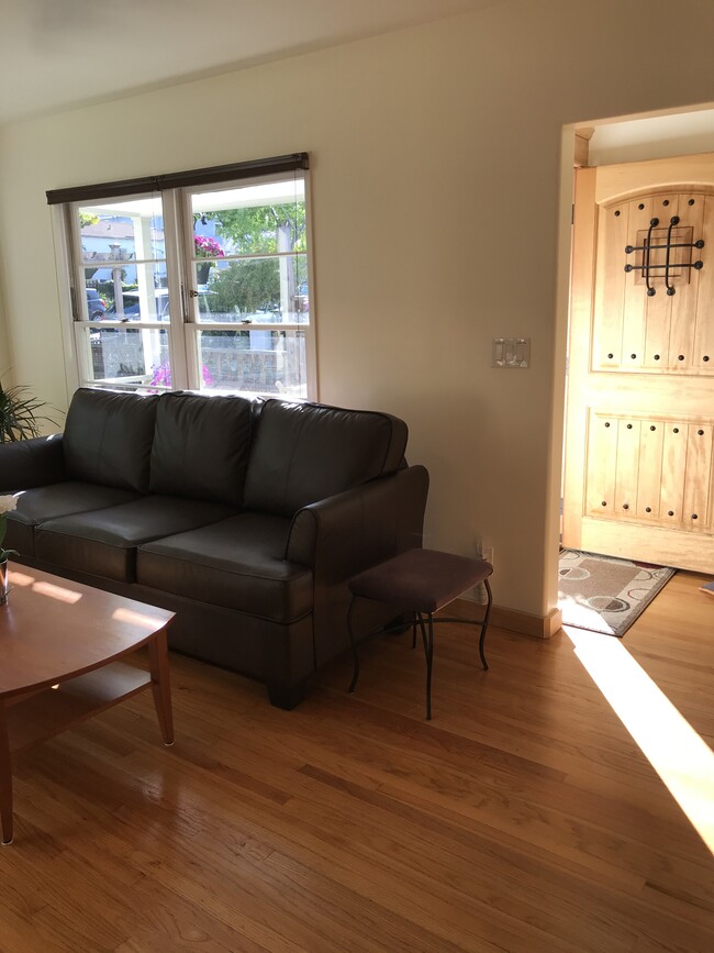 entry - 1832 18th St