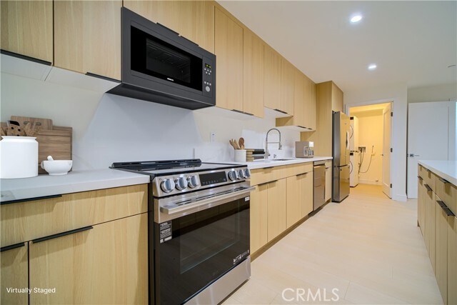 Building Photo - 259 S Ave 54