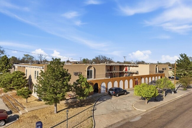 Building Photo - 500 NE 15th St