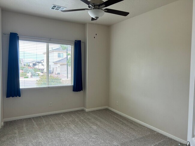 Building Photo - Spacious Single-Level Living in St. George!