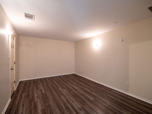 Building Photo - 1710 Lomita Dr
