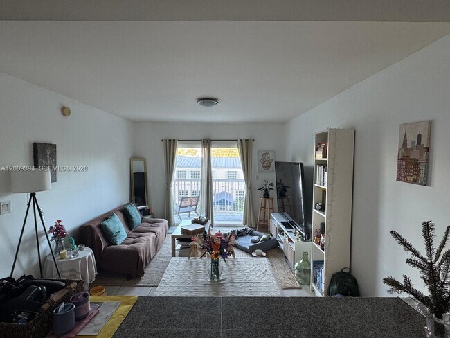 Building Photo - 2740 SW 28th Terrace