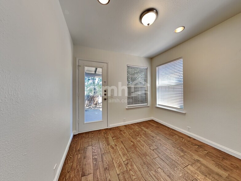 Building Photo - 828 Norfolk Dr