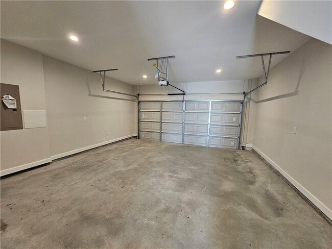 Building Photo - 2589 Ocean Dr NW