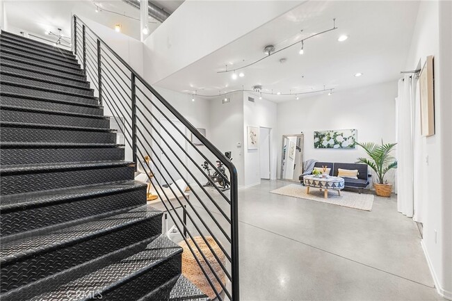 Building Photo - 210 N Spurgeon St