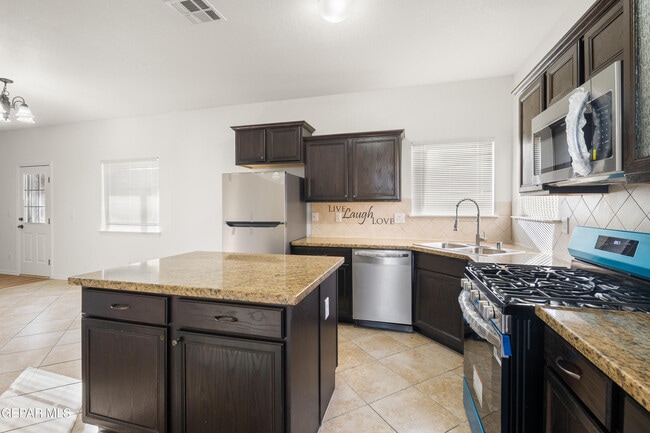 Building Photo - 3177 Samantha Rae Pl