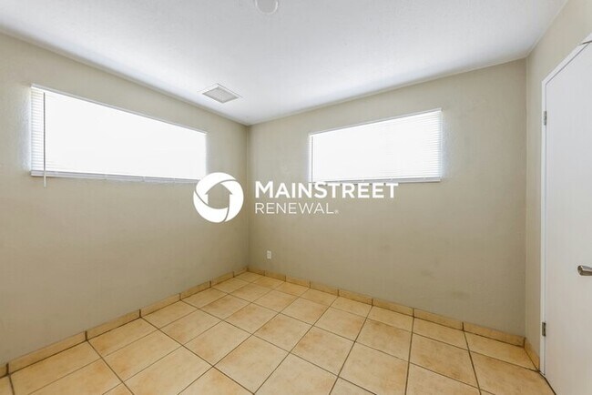 Building Photo - 3 Bedroom Pet-Friendly Home in Phoenix, AZ with Main Street Renewal