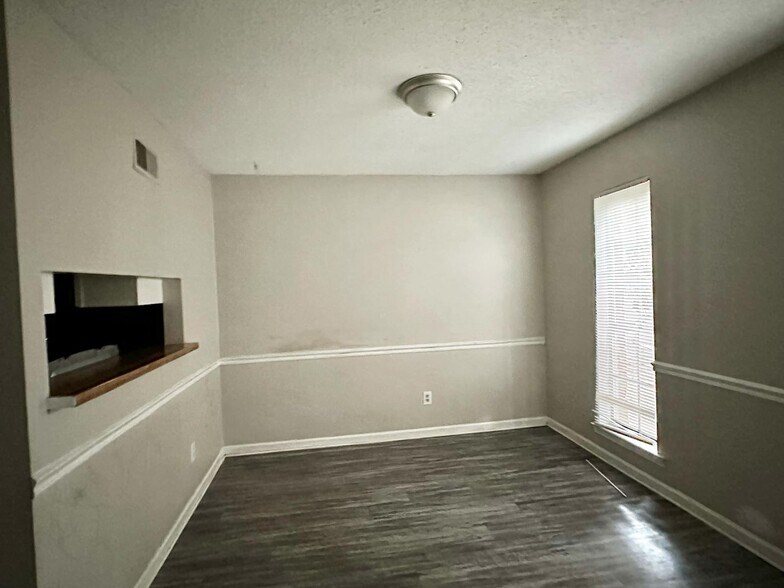 Building Photo - 2067 Goldbrier Ln