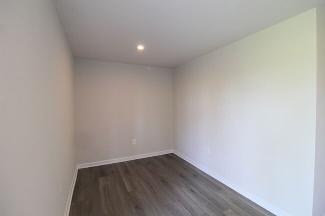 Building Photo - Never-Lived-In Luxury: Modern 3-Level Living + Garage in Orchard Ridge
