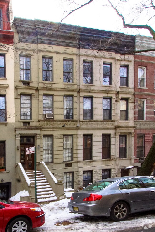 Building Photo - 18 W 95th St