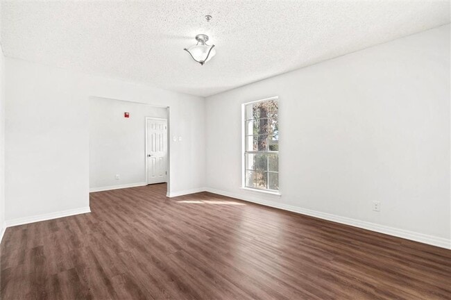 Building Photo - 1240 Lynchburg Ct