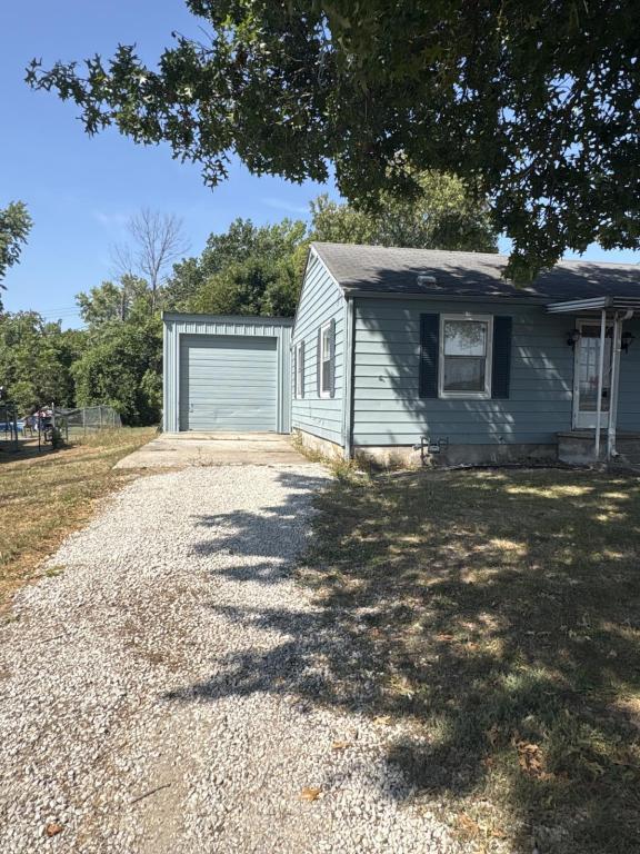 Building Photo - 806 N Capelle St