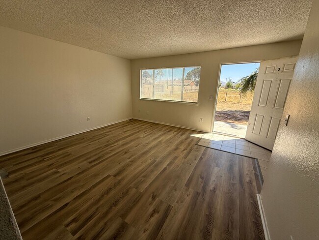 Building Photo - 3711